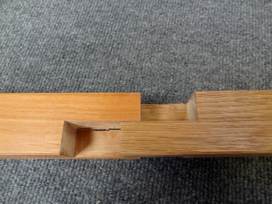 Assemblage enture de poteaux sur quartier en diagonale