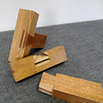 Tenon et mortaise avec flottage en queue d'Aronde