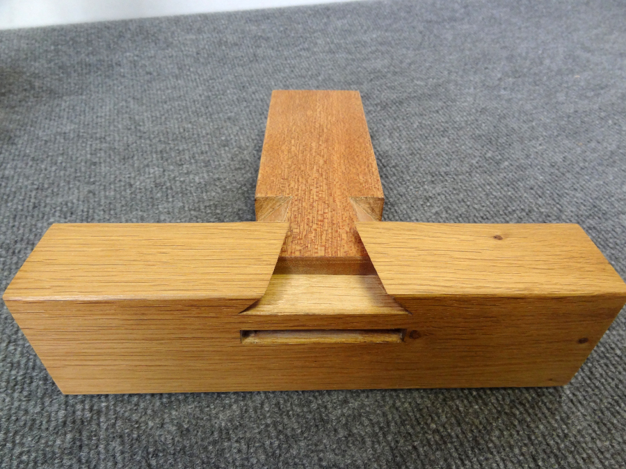 Tenon et Mortaise avec flottage en queue d'Aronde