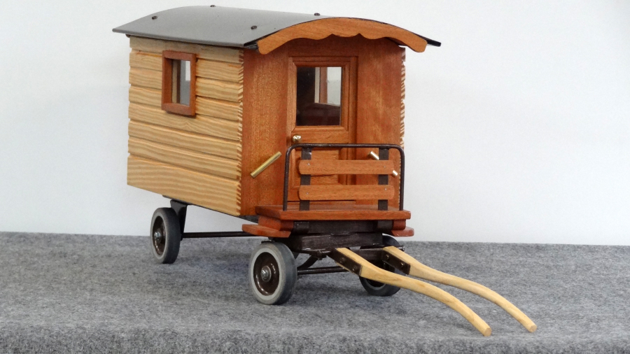 Miniature roulotte gitane