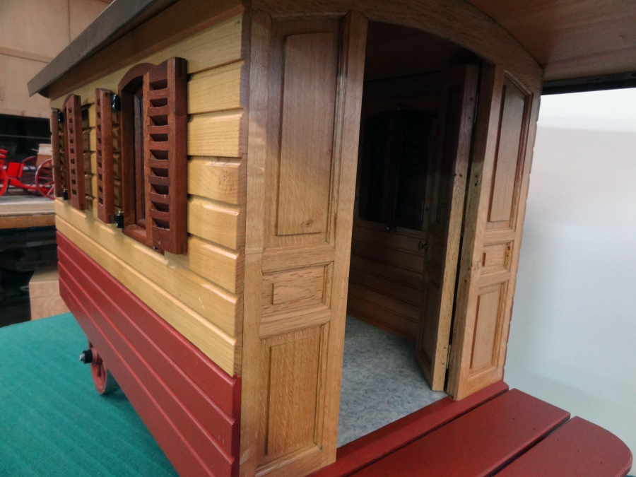 Miniature roulotte gitane