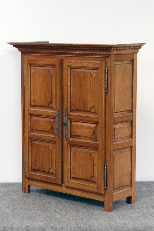 ébénisterie reproduction armoire Louis XIII