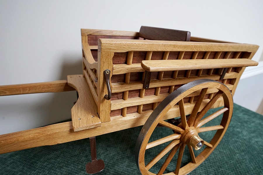 Reproduction miniature hippomobile bayeusaine normande