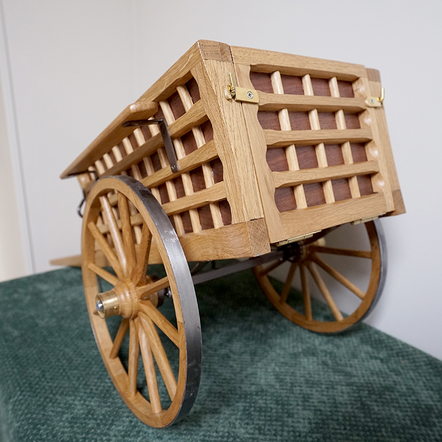 Miniature hippomobile bayeusaine normande