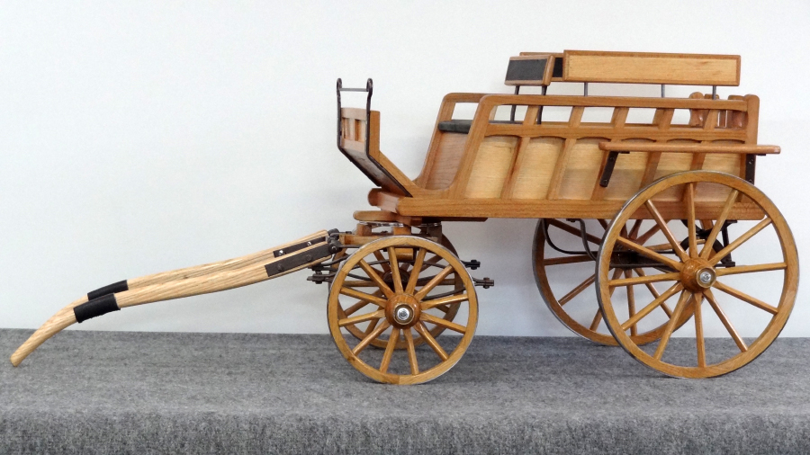 Reproduction miniature hippomobile break