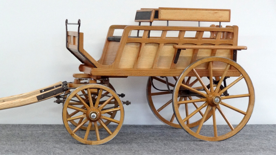 Reproduction miniature hippomobile break