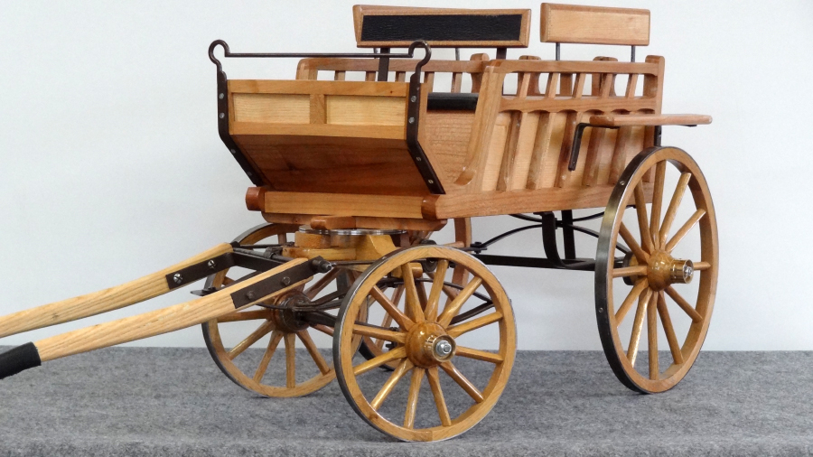 Reproduction miniature hippomobile break