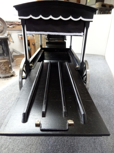 Miniature hippomobile corbillard