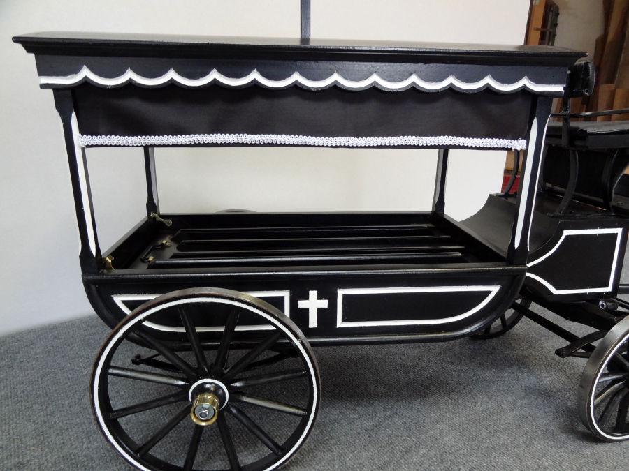 Miniature hippomobile corbillard