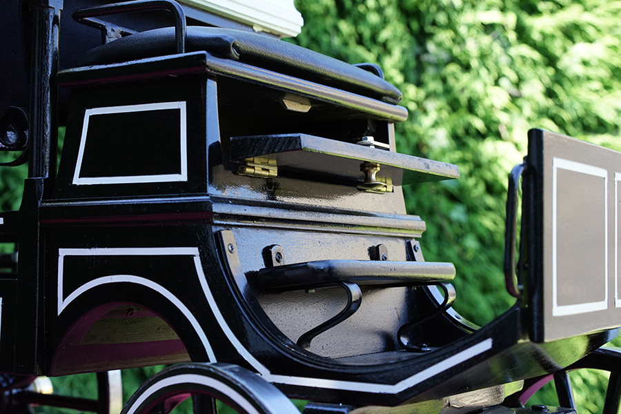 Miniature hippomobile corbillard