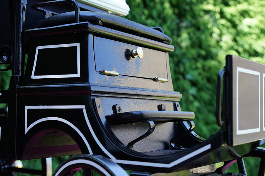 Miniature hippomobile corbillard 