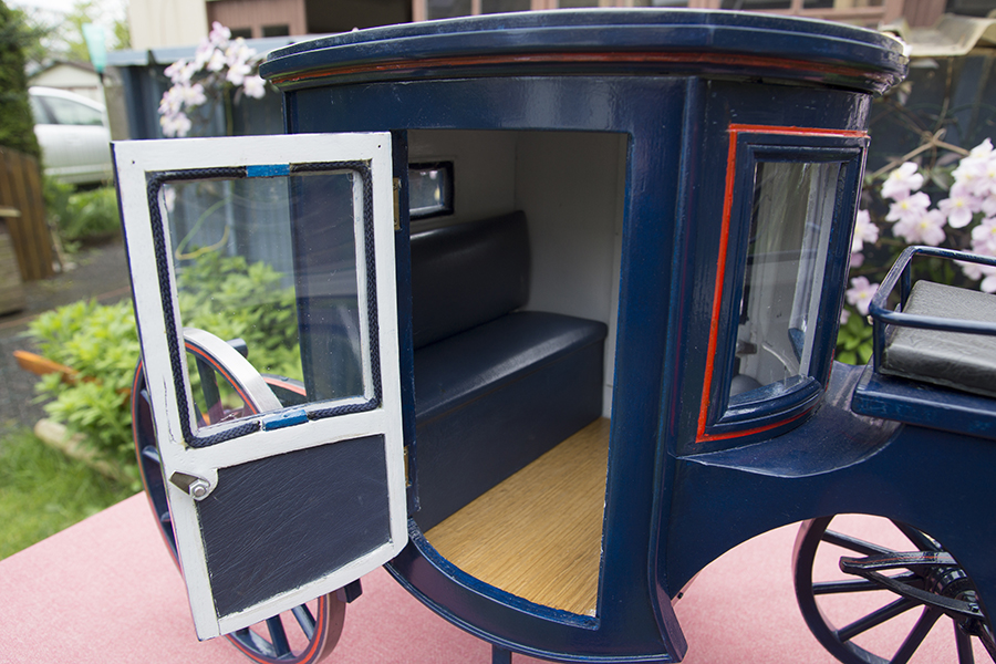 Reproduction miniature voiture hippomobile