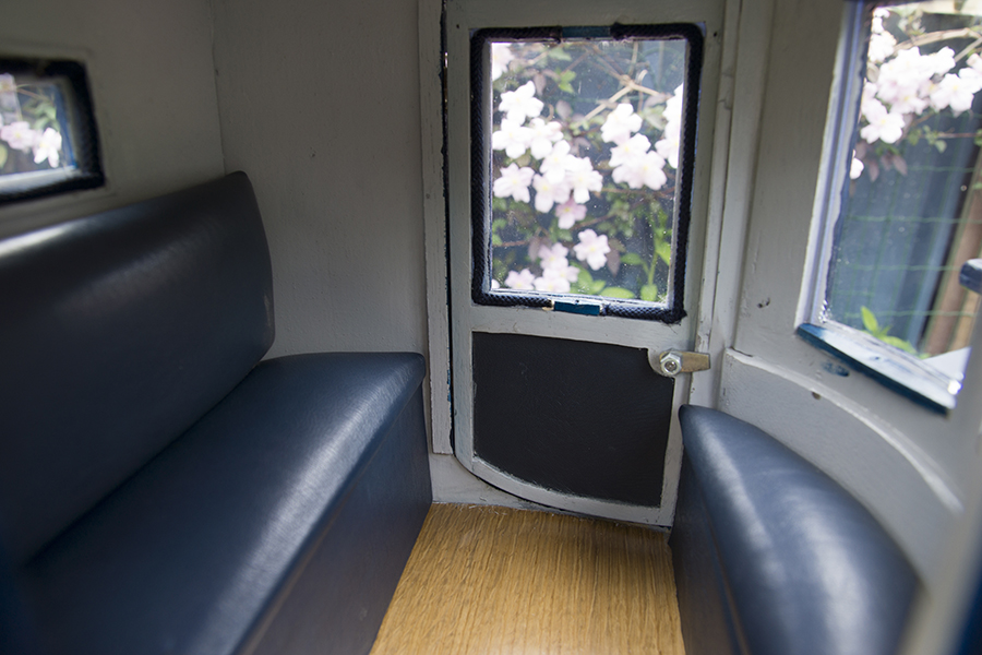 Reproduction miniature voiture hippomobile