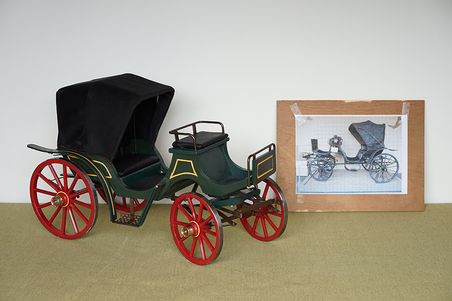 Reproduction miniature calèche milord