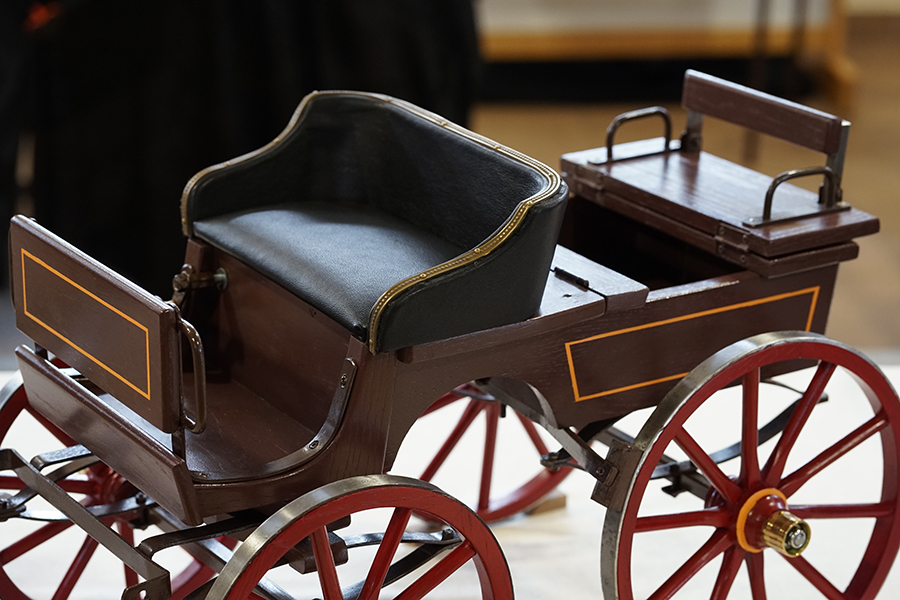 Reproduction hippomobile miniature phaéton tabatière