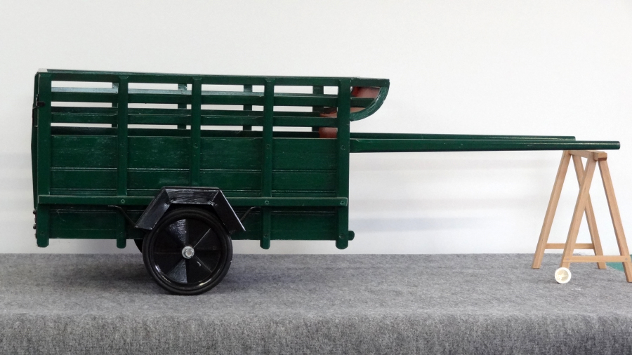 Reproduction miniature vachère - bétaillère