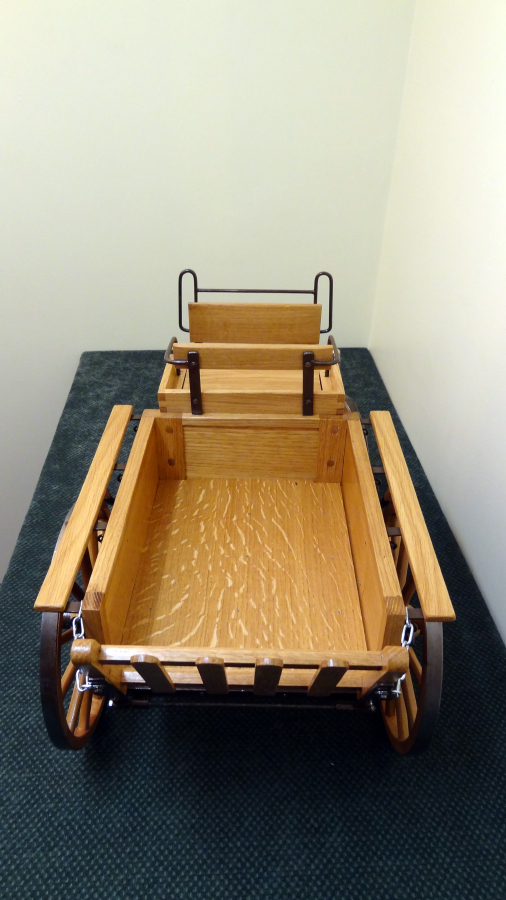 Reproduction miniature voiture hippomobile à usage agricole